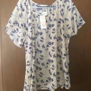 Beautiful NWT plus size top, perfect for spring!!